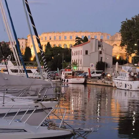 Benedetta Apartment *